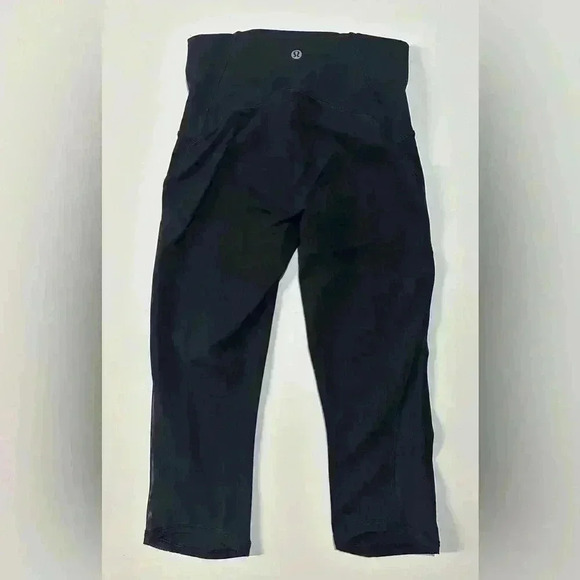 Like new, Women’s Lululemon Train Times Crop (17")
Black, Size 4 - Picture 3 of 4